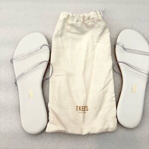NWOT TKEES Riley White Sandals